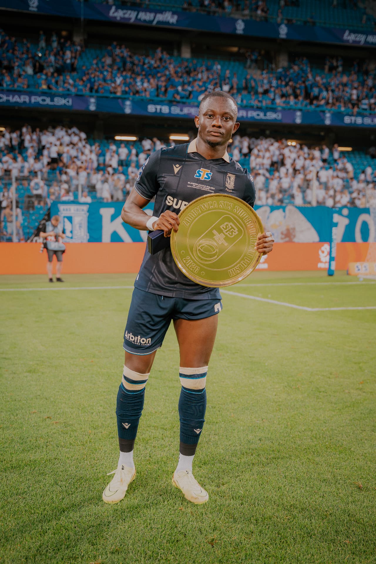 Yannick Agnero with the Polish Super Cup plate